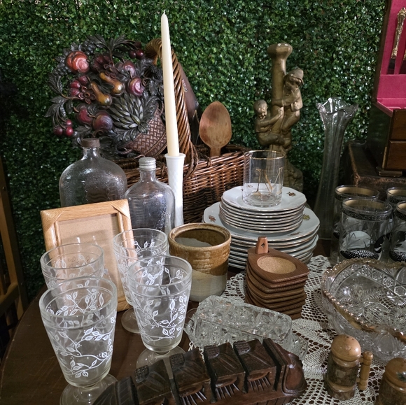 Meet your Poshers Kyle & Tishon (from Dealsonstyle & iSpyLuxury) - Picture 5 of 16